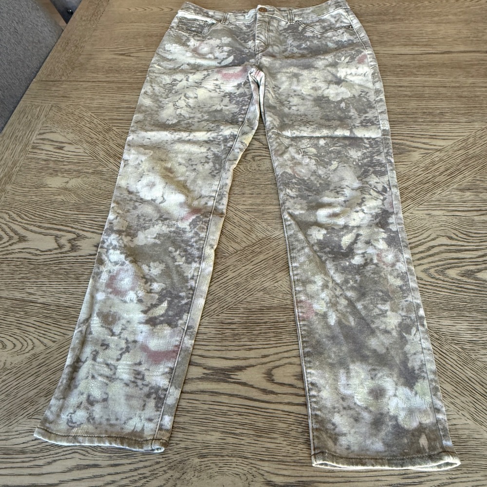 Chicos So Slimming Floral Print Jeans Straight Leg Grey Tan Pink Size 0.5 Size 6